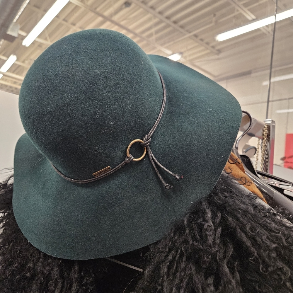 Deluxe gree hat